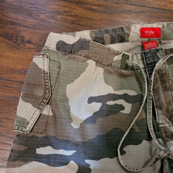 Mossimo Wide Leg Camo Cargo Pants 9 - Picture 7 of 12